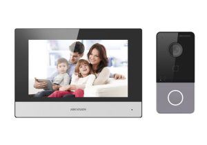 Kit Videointerfon IP Hikvision DS-KIS603-P(C) - Performanță și Fiabilitate 1 Kit videointerfon IP, Hikvision DS-KIS603-P(C), 2MP Full HD, PoE, monitor wireless. Fiabilitate si performanță
