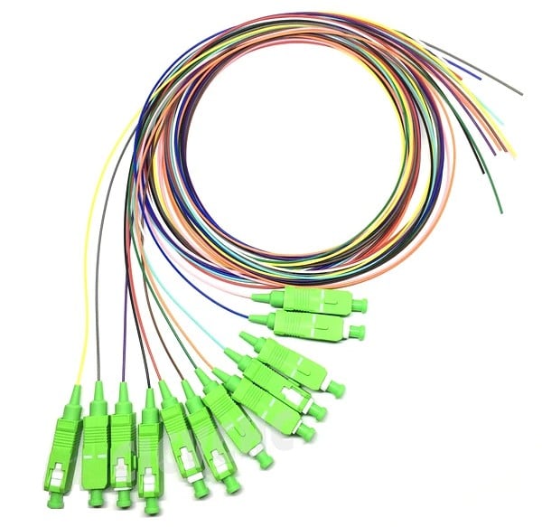 Set 12x pigtailuri SC/APC, fibra single mode, PB-SC/APC. Fiabilitate si performanță 1 Set 12x pigtailuri SC/APC