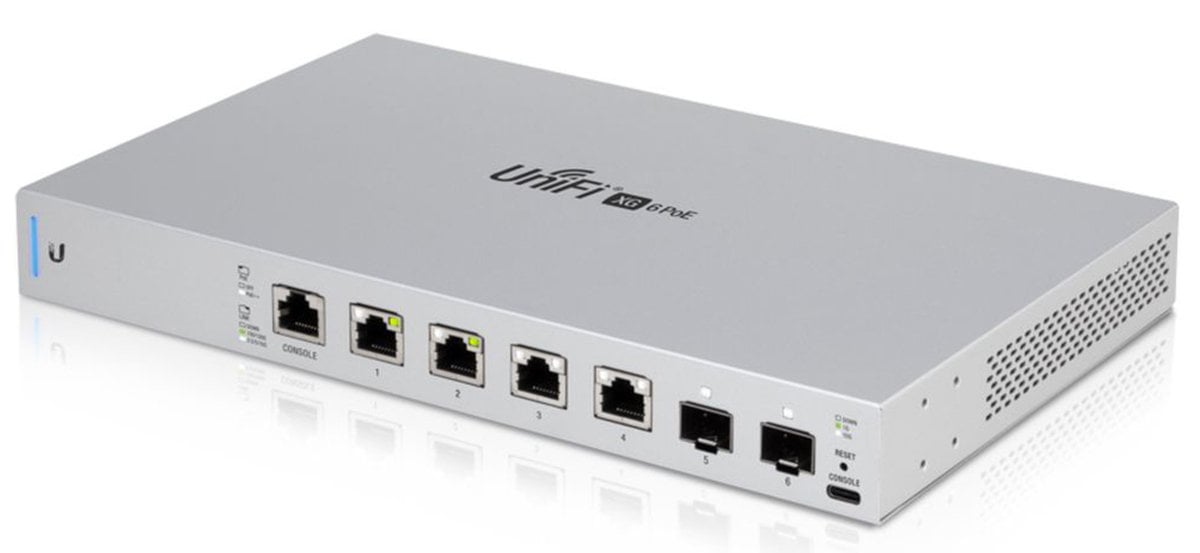 Switch 7 porturi, Ubiquiti US-XG-6POE, 4x 10G PoE, 240W, 2x SFP, 1x Rj45, cu management, montare in rack. Fiabilitate si performanță 1 Switch 7 porturi