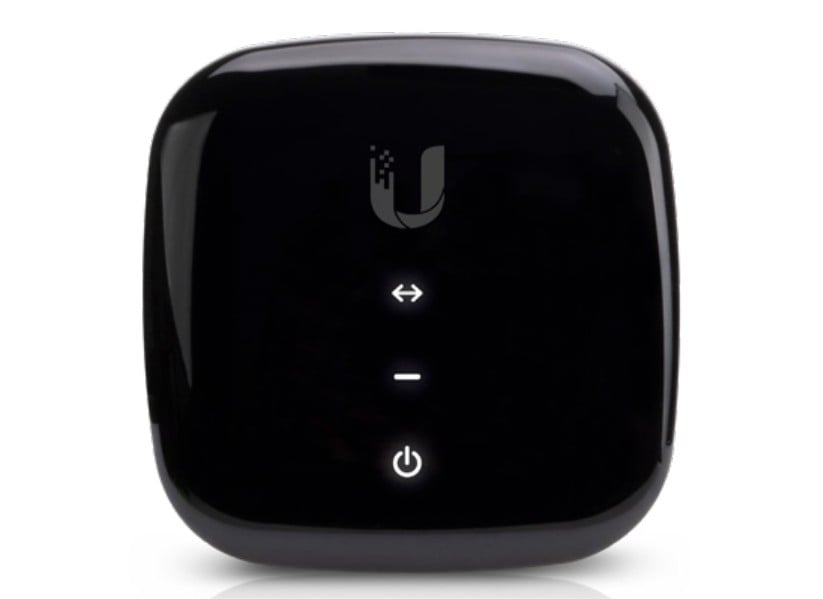 Ubiquiti UFiber Active Ethernet, Media convertor UF-AE, 1 port SFP, 1 port RJ45, 24V PoE pasiv. Fiabilitate si performanță 1 Ubiquiti UFiber Active Ethernet